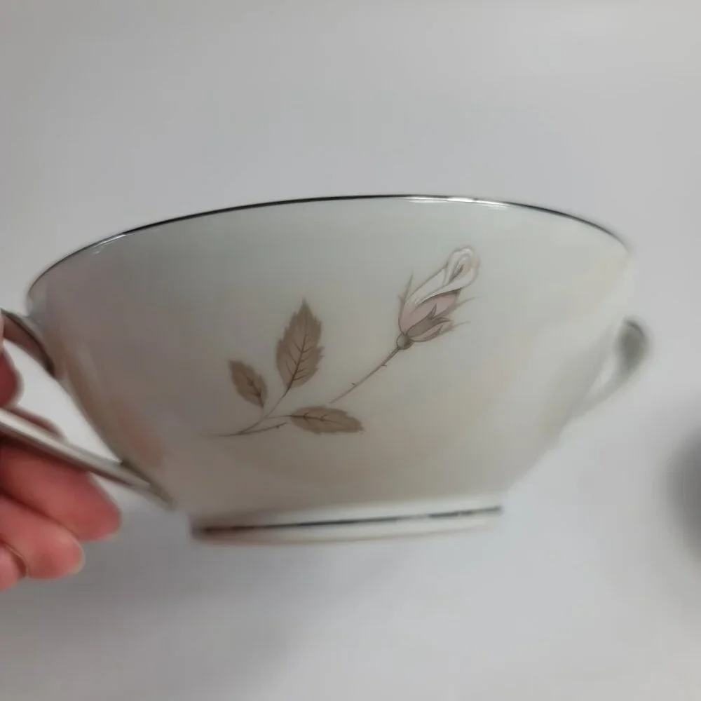 Noritake Sweet Talk Sugar Bowl & Lid White with Pink & White Roses